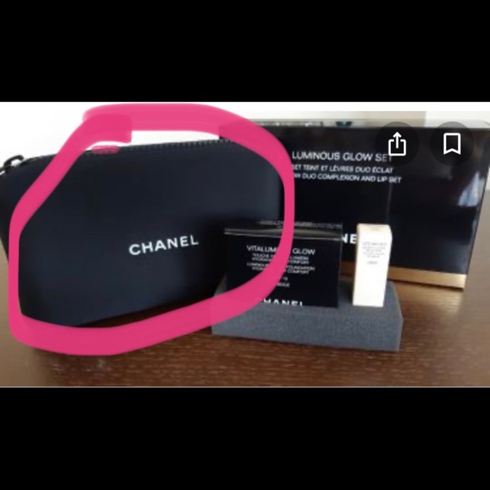 ⭐️Authentic Chanel Cosmetic bag/pouch - Picture 8 of 9